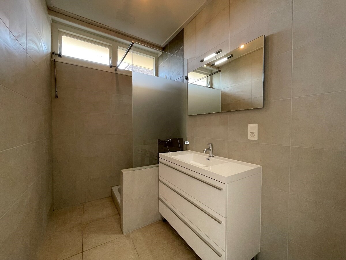 "Ruime open bebouwing met prachtige tuin in Lummen - 3 slaapkamers, bureauruimte en 1 badkamer" 