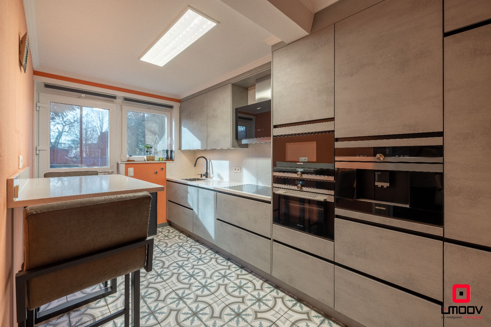 Instapklaar gelijkvloers appartement met tuin en parking in Sint-Amandsberg 