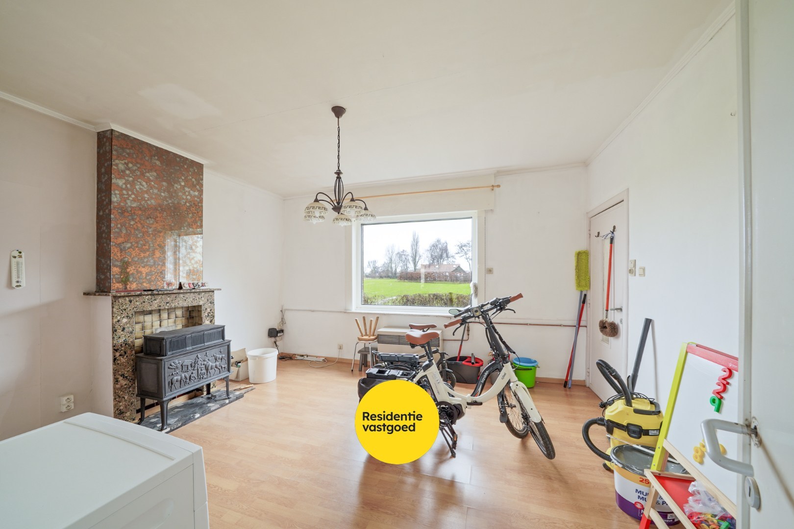 Alleenstaande woning op ruim perceel met vernieuwd woongedeelte en loods (80 m²) 