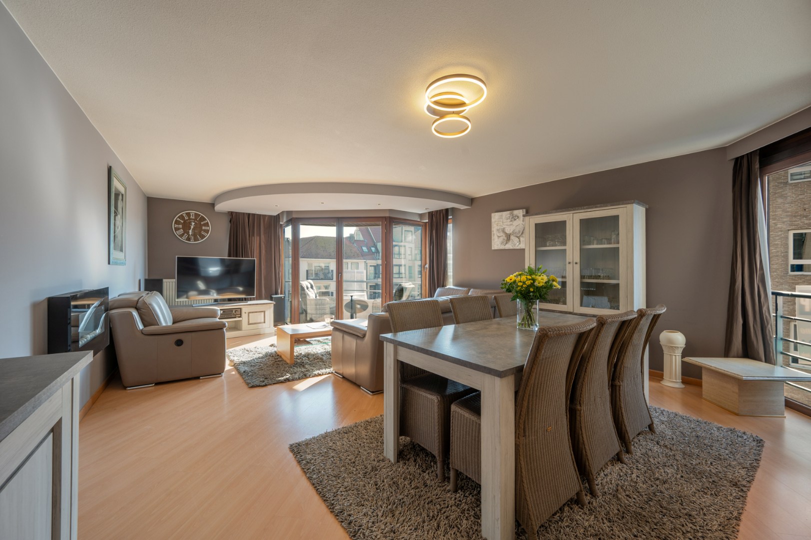 Uiterst ruim appartement met 3 slaapkamers en 2 badkamers 