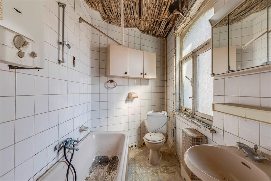 Te renoveren Art Deco herenwoning nabij station 