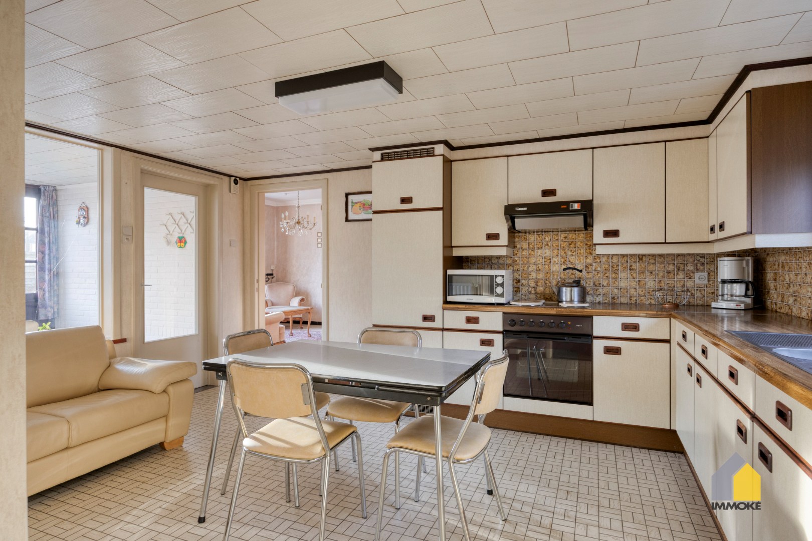 Op te frissen woning met 4 slpk op ruim perceel van 9 a 78 ca. 