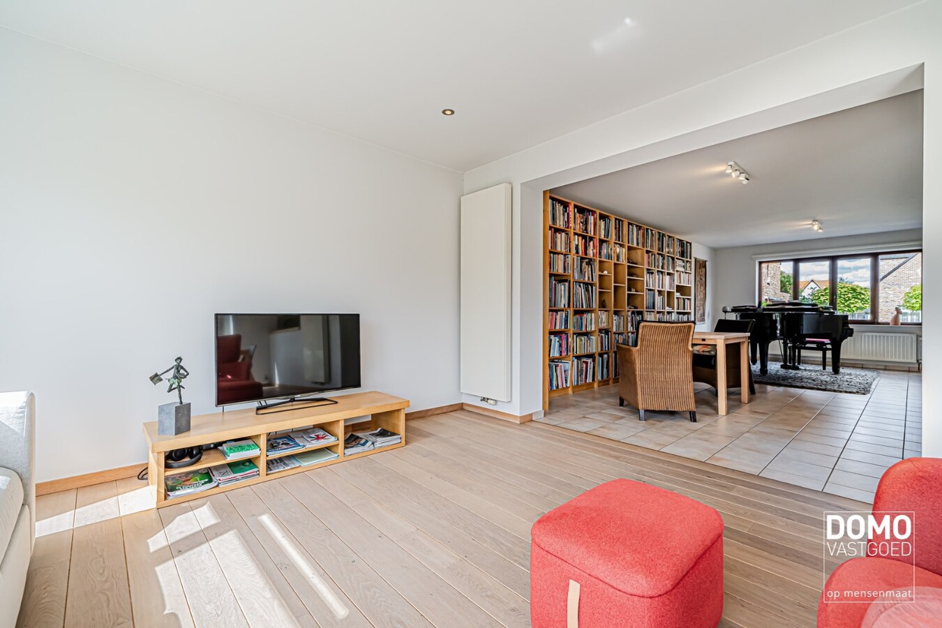 ZUIDWESTELIJK GEORIËNTEERDE DOORZONWONING MET LICHTRIJKE AANBOUW, GEZELLIGE TUIN EN RUIME GARAGE TE KURINGEN (HASSELT) 