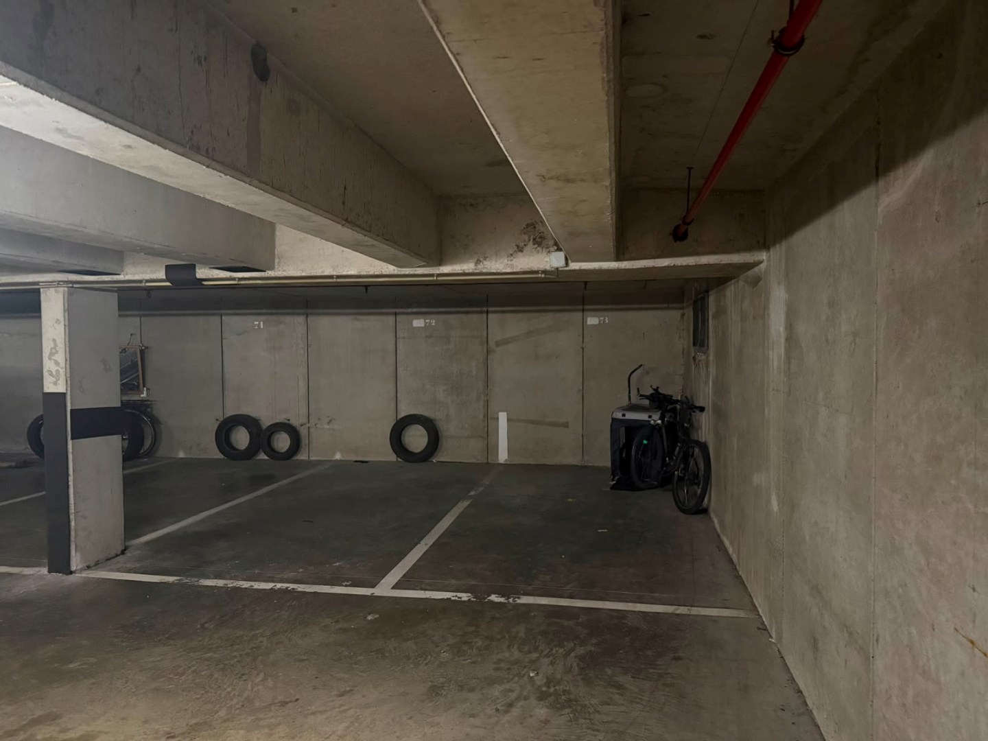 Parking souterrain à proximité du front de mer. 