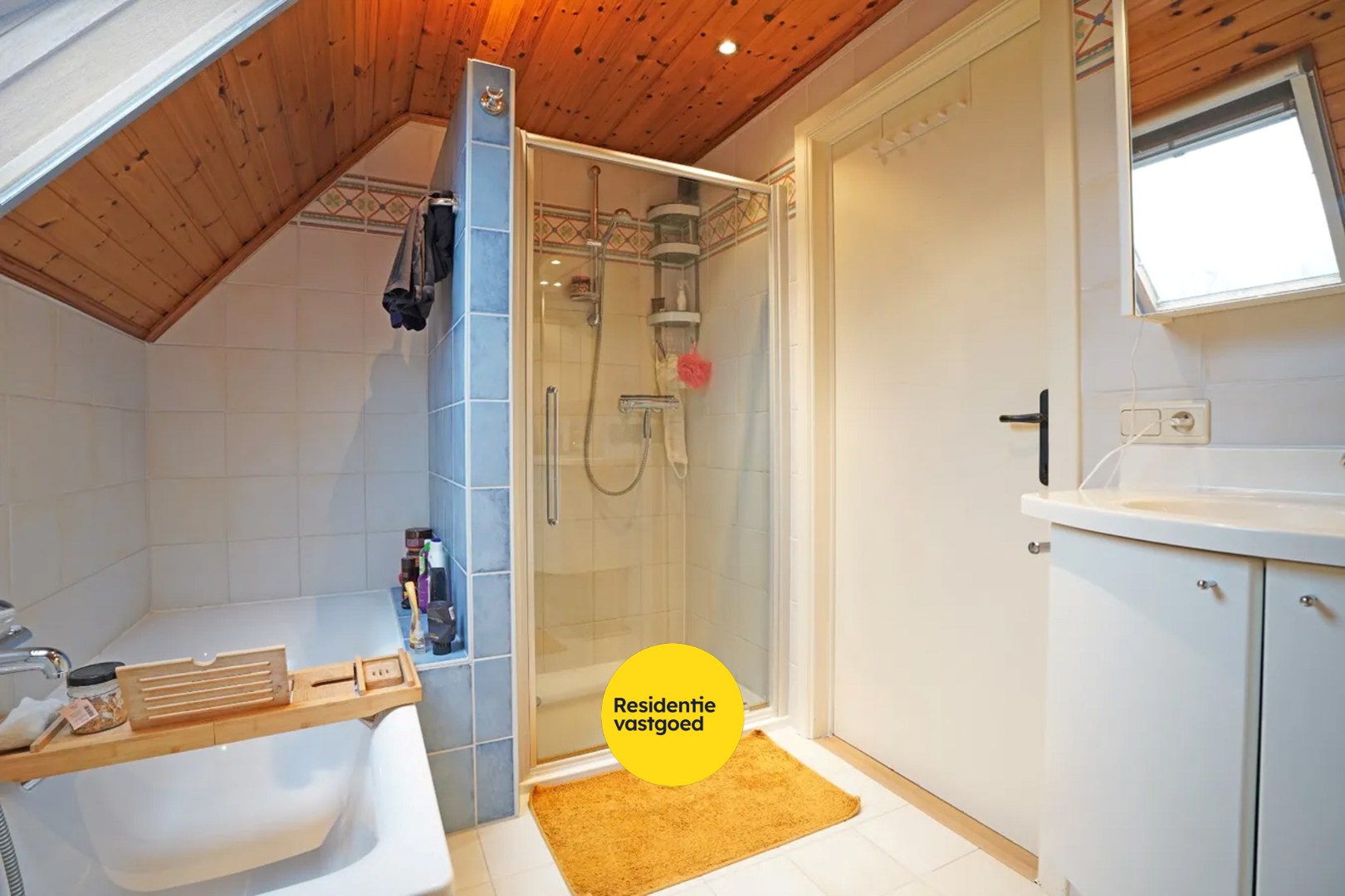 Gerenoveerde alleenstaande woning op 637m² te Veurne! 