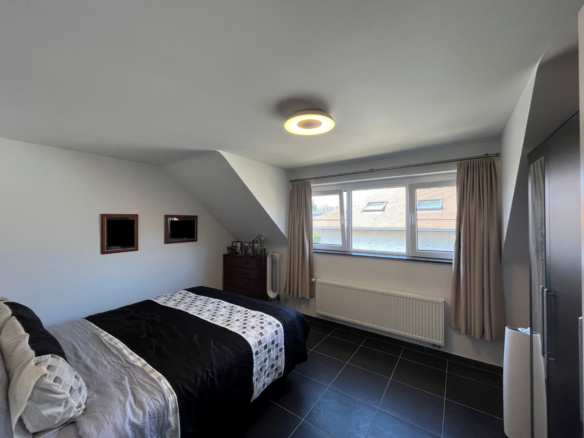 Ruime villa in residentiële wijk te Dikkelvenne 