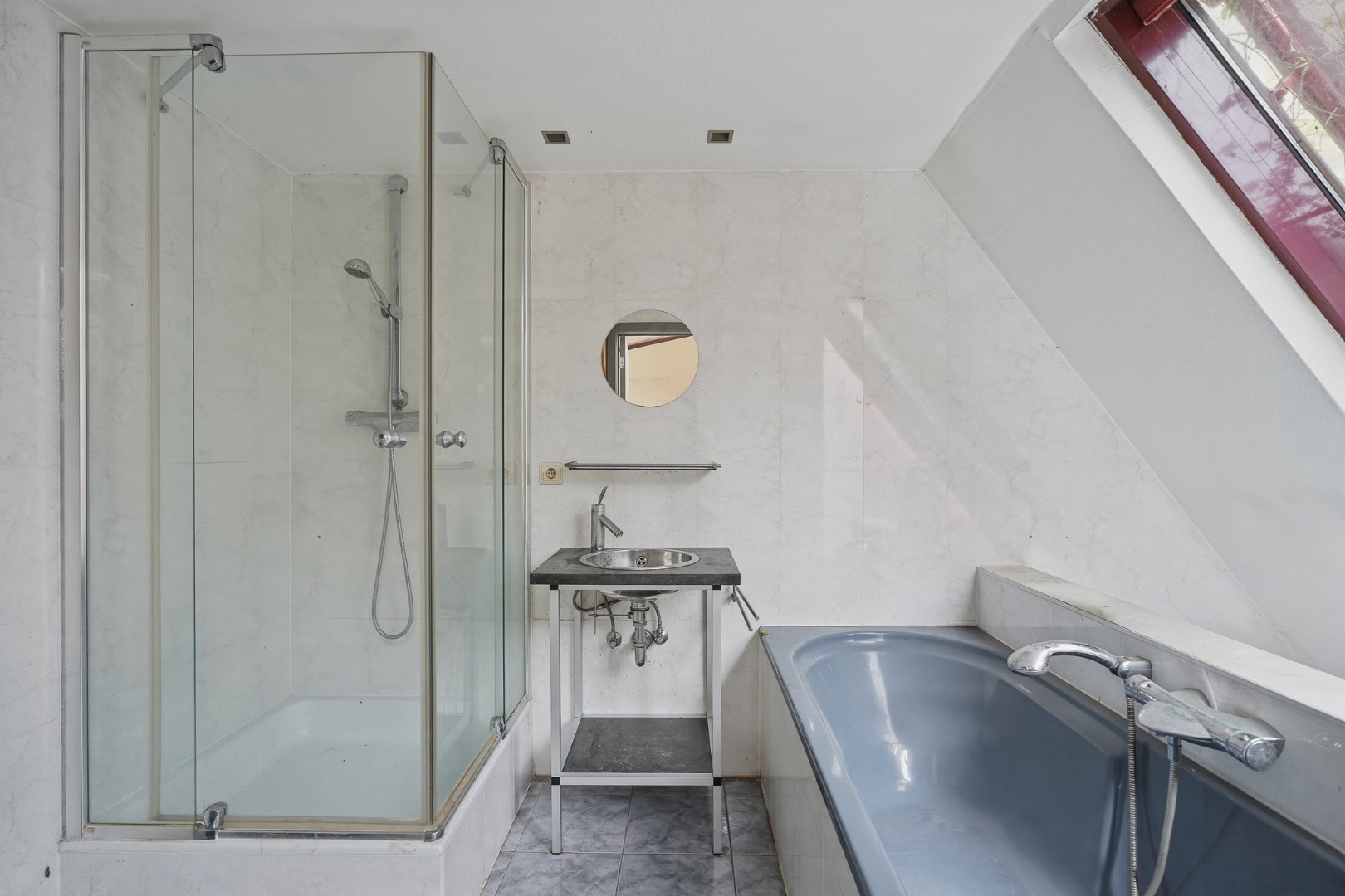Lichtrijke woning met renovatiepotentieel te Assebroek 