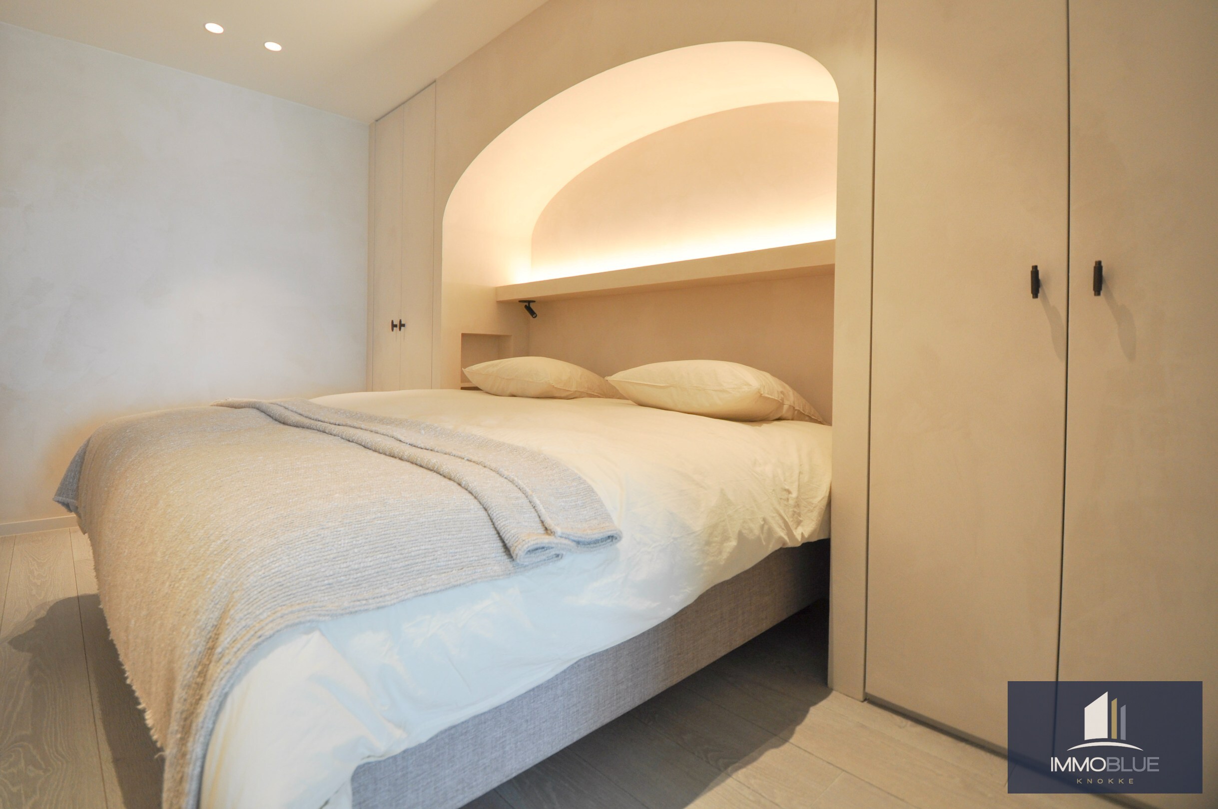 Appartement exceptionnel avec vue frontale sur la mer et une façade d’environ 11,5 mètres, situé au Zoute. 