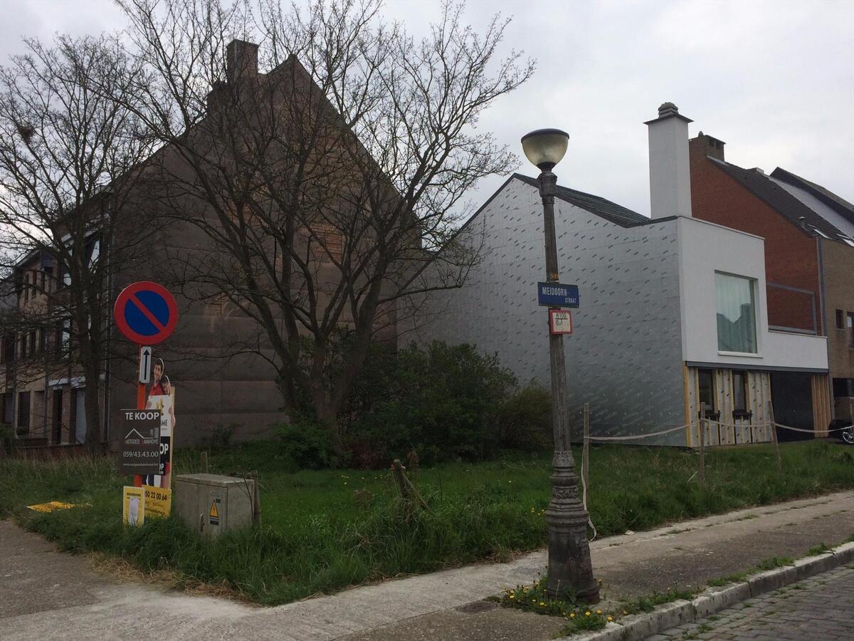 MODERNE HOEKWONING TE MARIAKERKE 