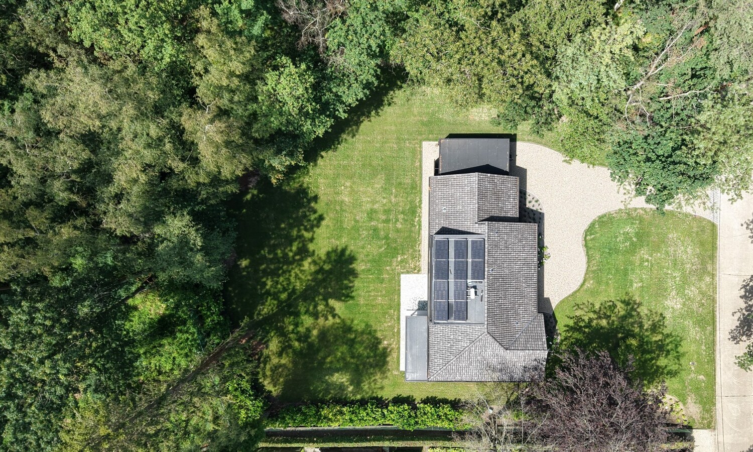 Rustig gelegen eniergiezuinige instapklare luxueuze villa op een West-perceel van 2.198 m² te Zoersel 