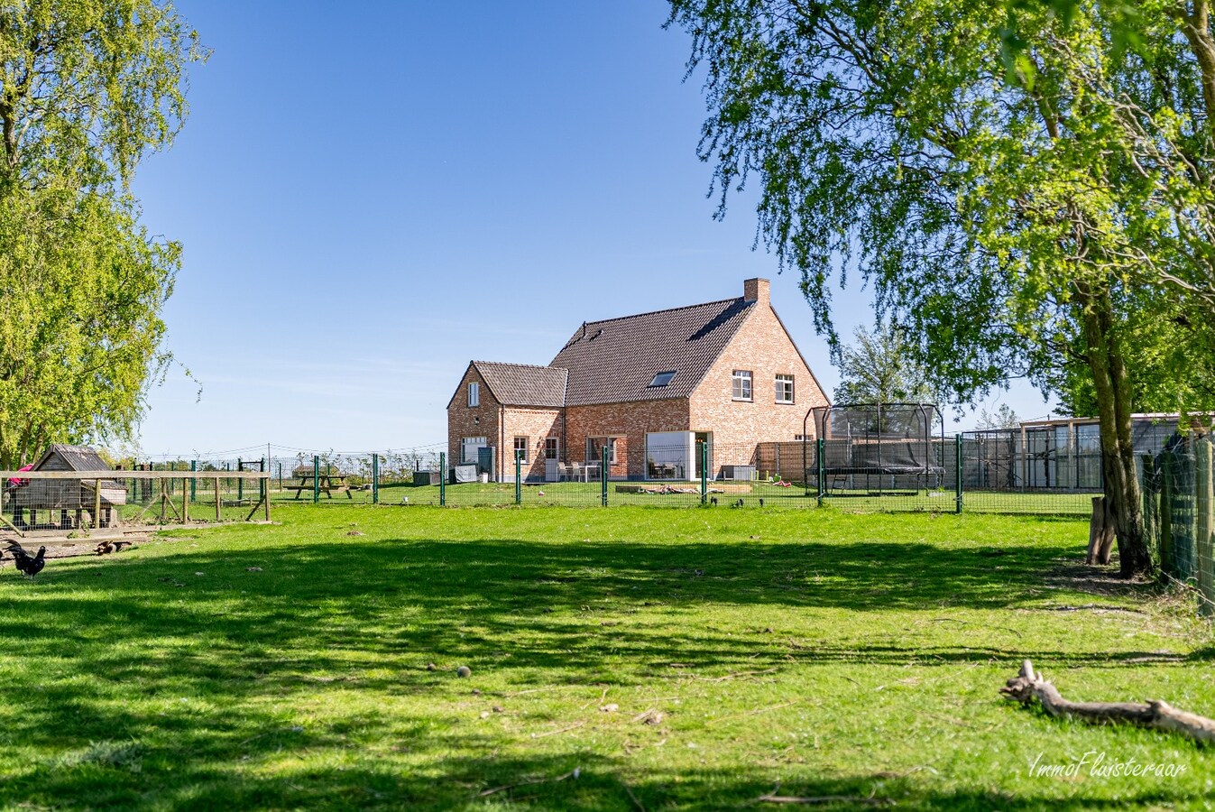 Magnifique domaine avec une villa neuve et un chenil et une pension pour chats agréés à Diksmuide 