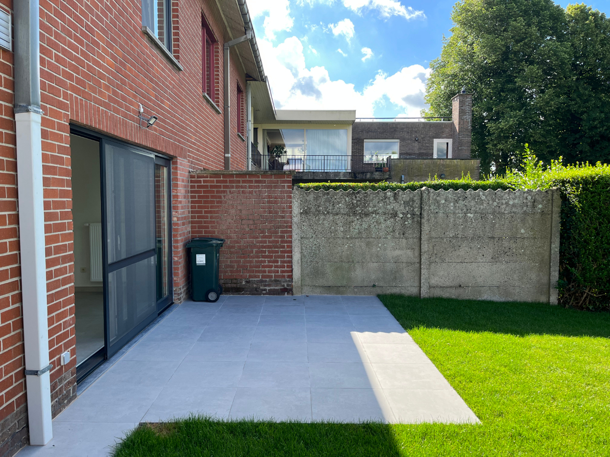 Energetisch gerenoveerde, ruime gesloten bebouwing te Kruisem 