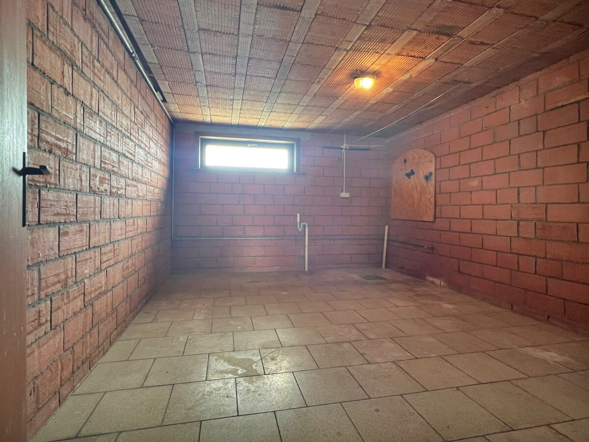 Instapklaar tweekamerappartement met terras, berging en parking 