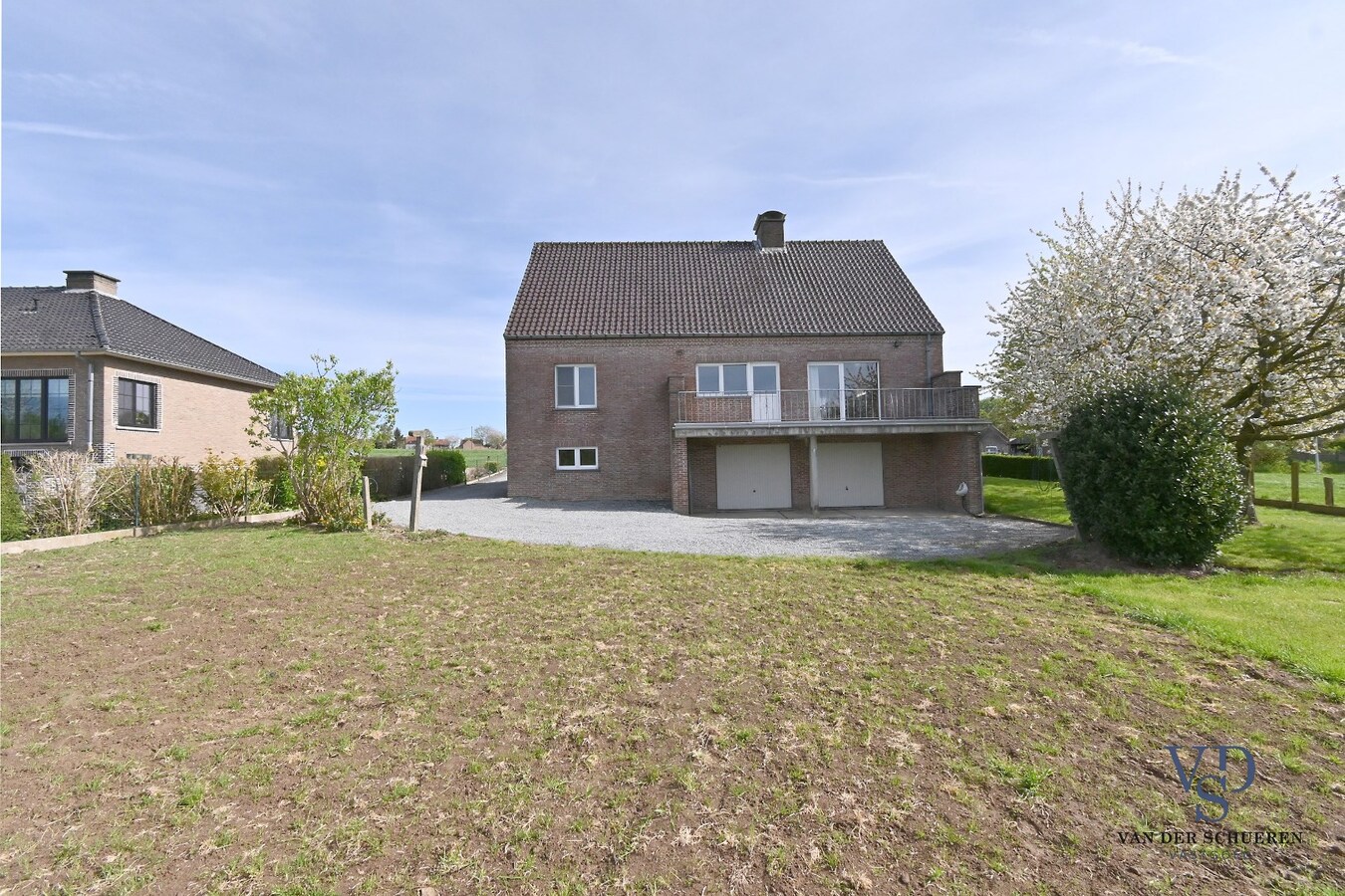 Ruime woning op unieke locatie in het groen, vlakbij Dikkele 