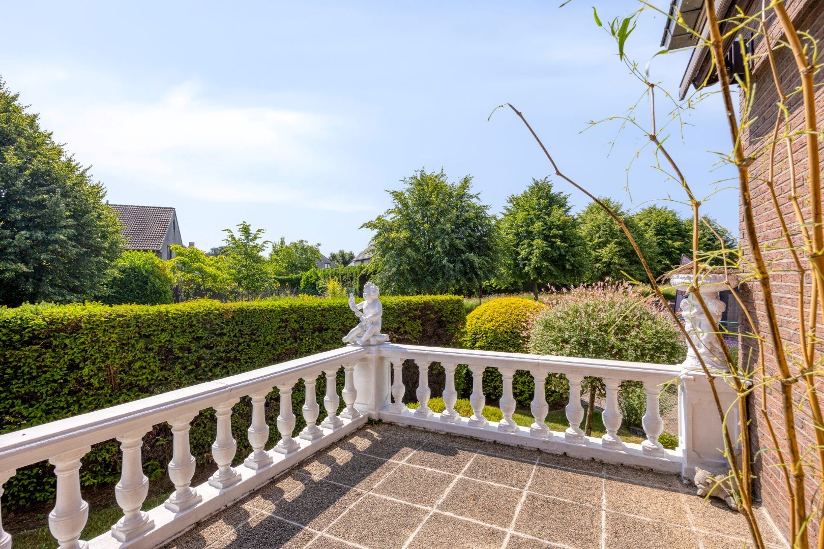 BUNGALOW – 2/4 kamers, dubbele garage &amp; kelders – 1650 BEERSEL 