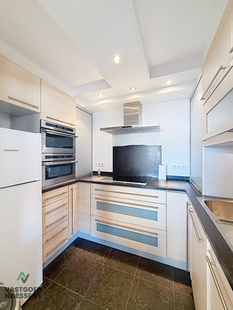 SCHITTEREND VERNIEUWD HOEKAPPARTEMENT – 2 SLPK – TERRASSEN – ZEEZICHT EN ZICHT OP GOLF 