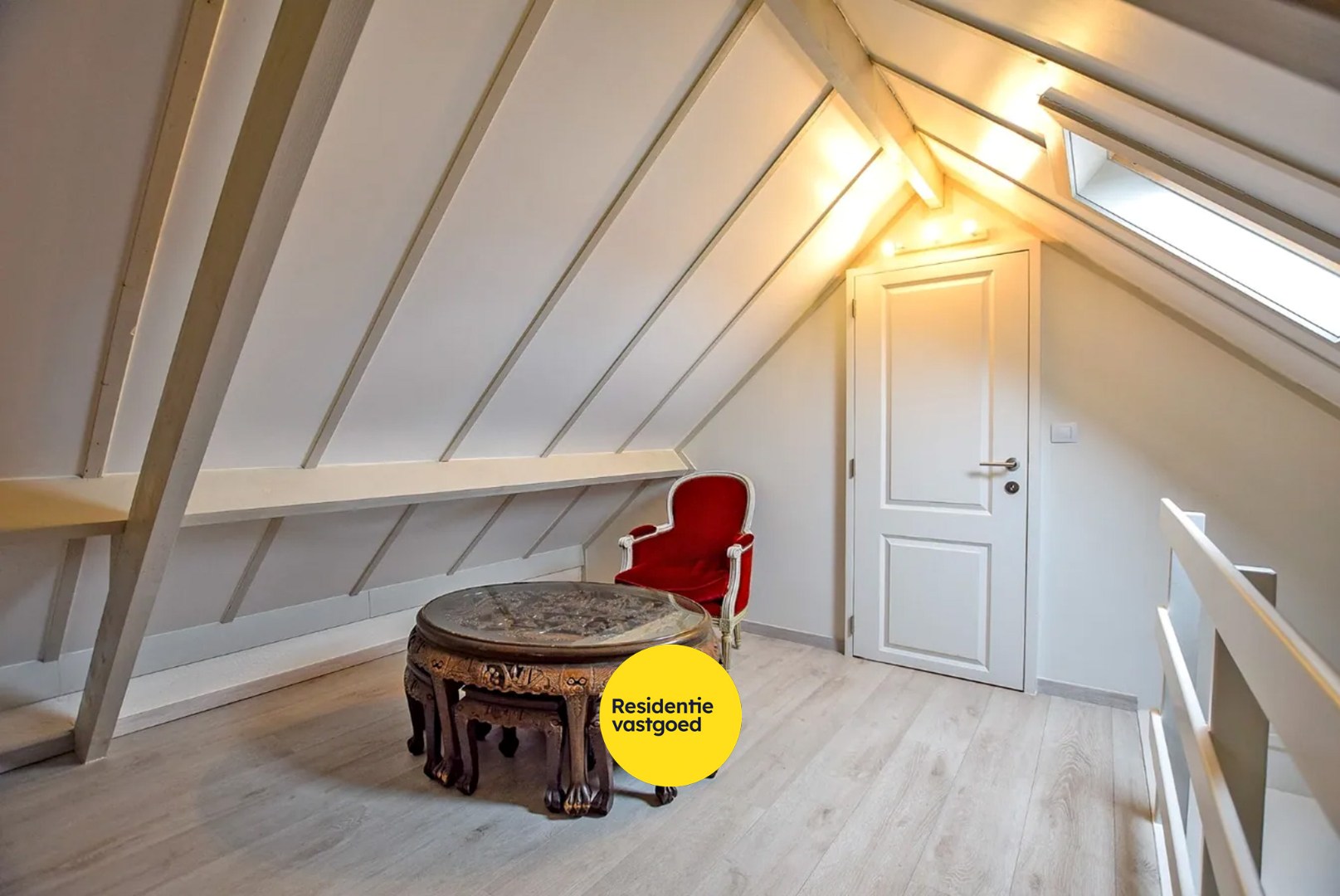 Prachtig onderhouden vakantiewoning (type vissershuis) met 3 slaapkamers en privé-parkeerplaats te Oostduinkerke. 