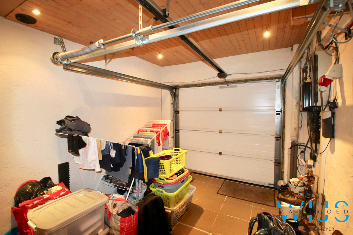 Instapklare gezinswoning met 3 slaapkamers &amp; ruime tuin te Zelzate! 