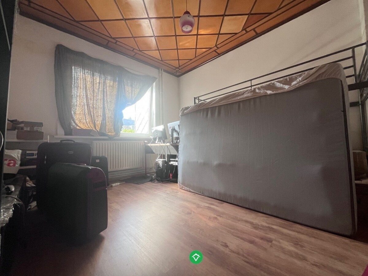 Comfortabel, op te knappen woonhuis met zonnige tuin, welgelegen in rustige buurt. 