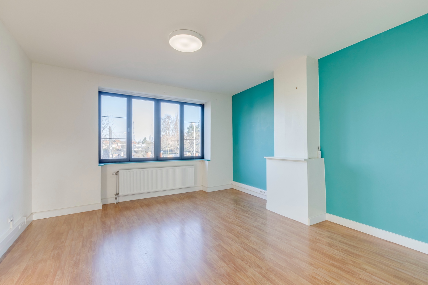 Mooie halfopen bebouwing met zeer ruime kamers 