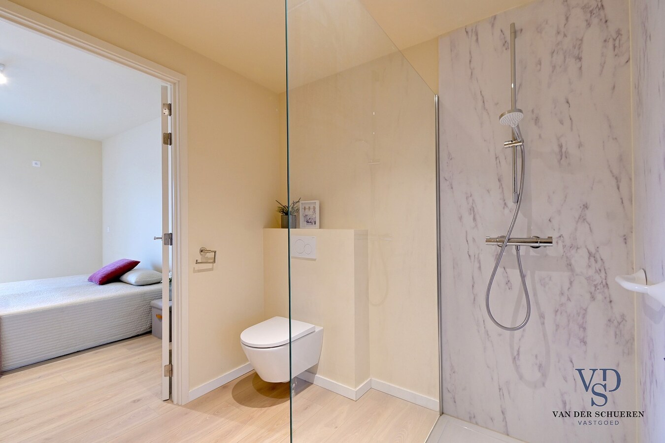 Luxueus 1-slp-appartement met staanplaats (ondergronds). 