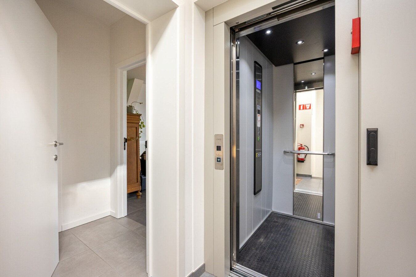 Prachtig, energiezuinig dak appartement met 3 slaapkamers, terras en carport 