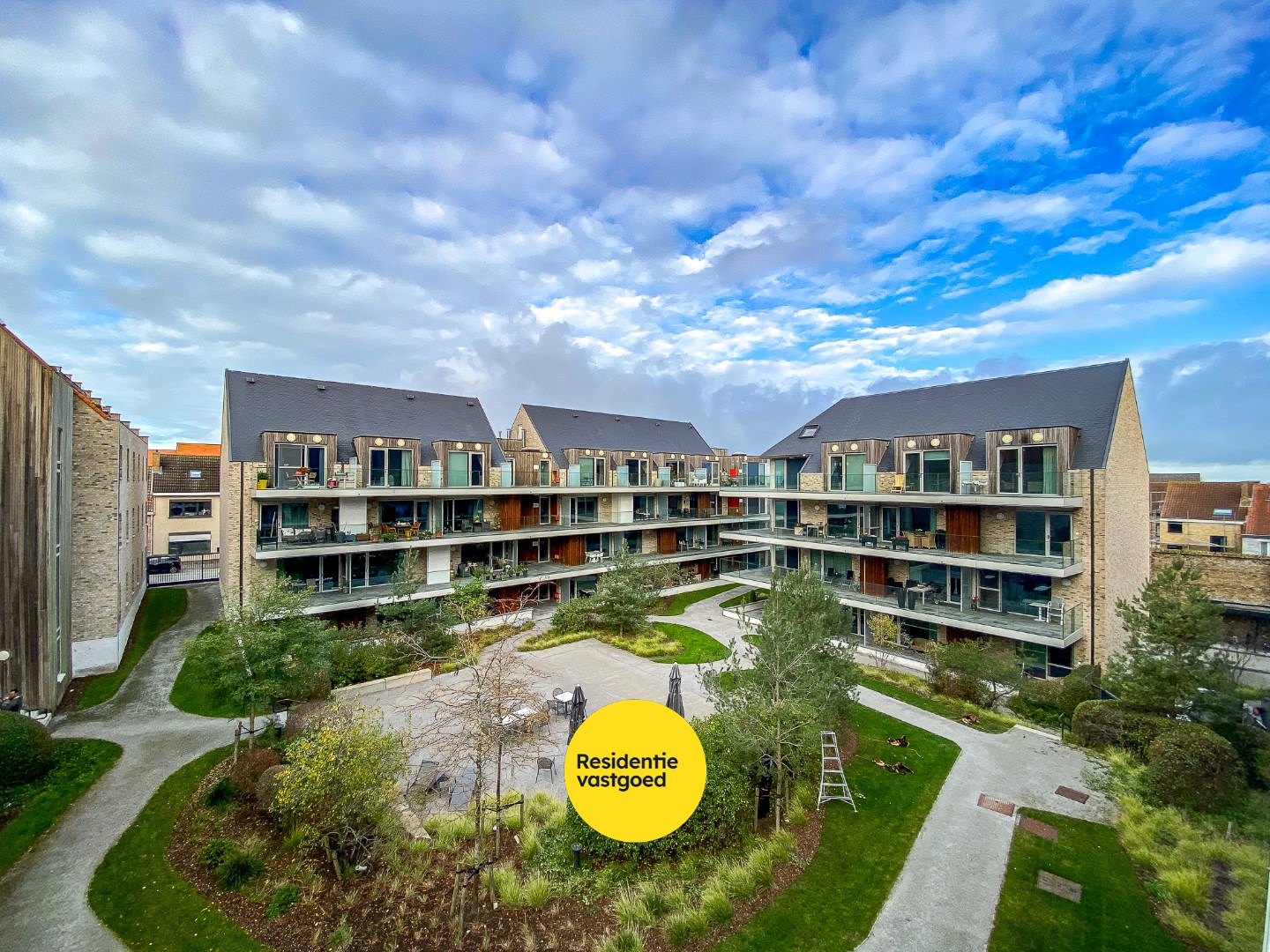 Uiterst goed onderhouden assistentieflat (55m² + 11m² terras) met 1 slaapkamer te Nieuwpoort. 