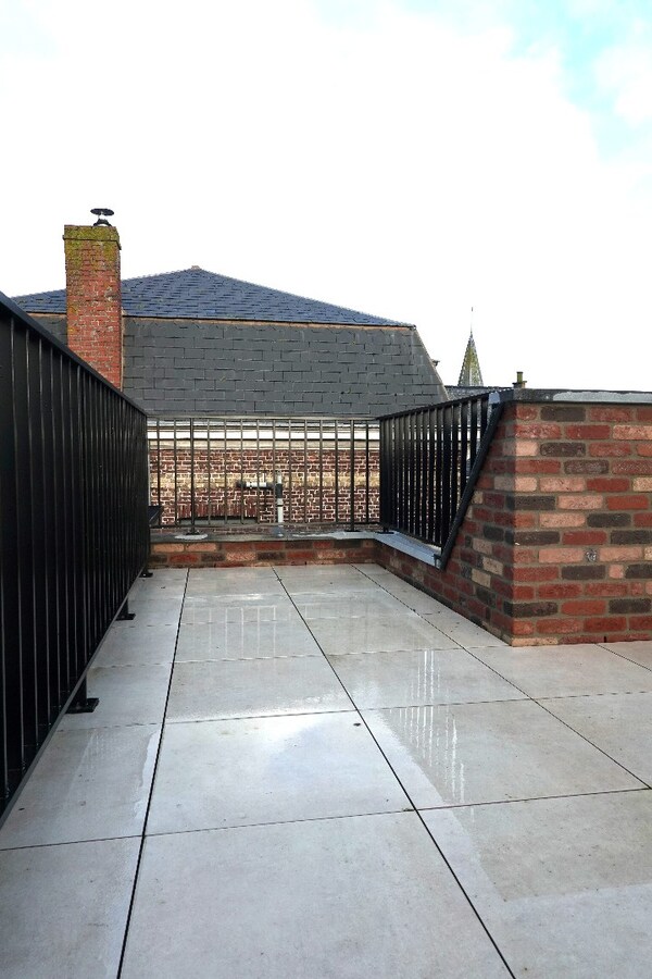 Prachtig 3-slaapkamerappartement met staanplaats in het voormalige gemeentehuis van Vleteren 