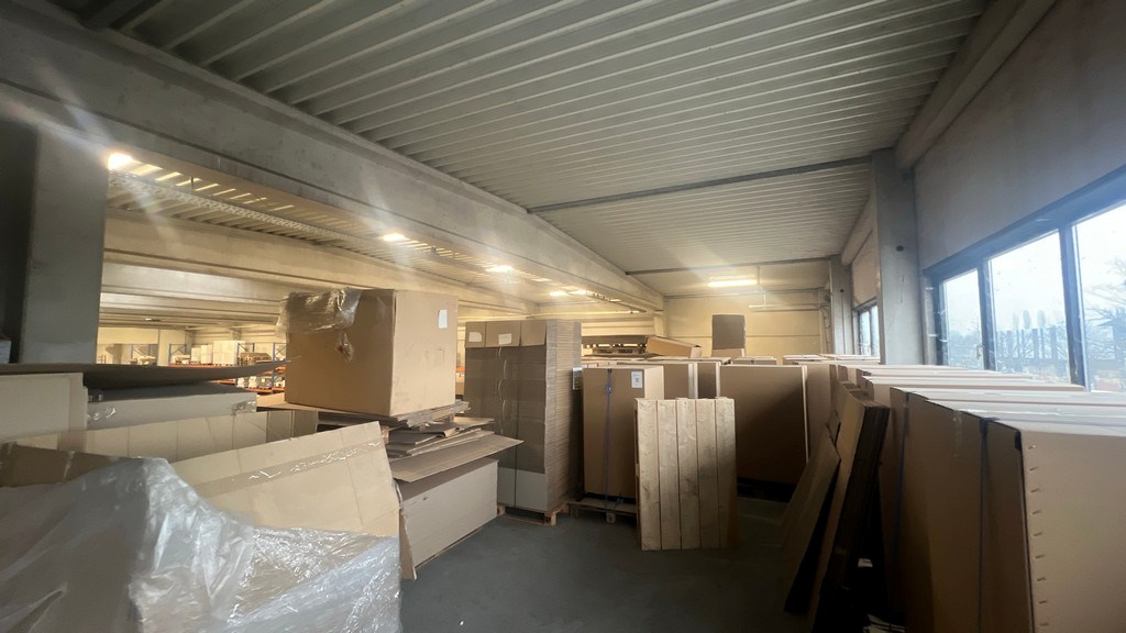 Magazijn met mezzanine te huur in Zele