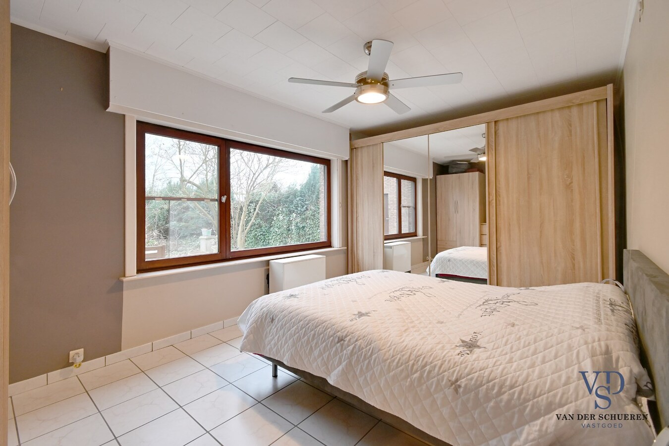 Degelijke bungalowwoning met garage 