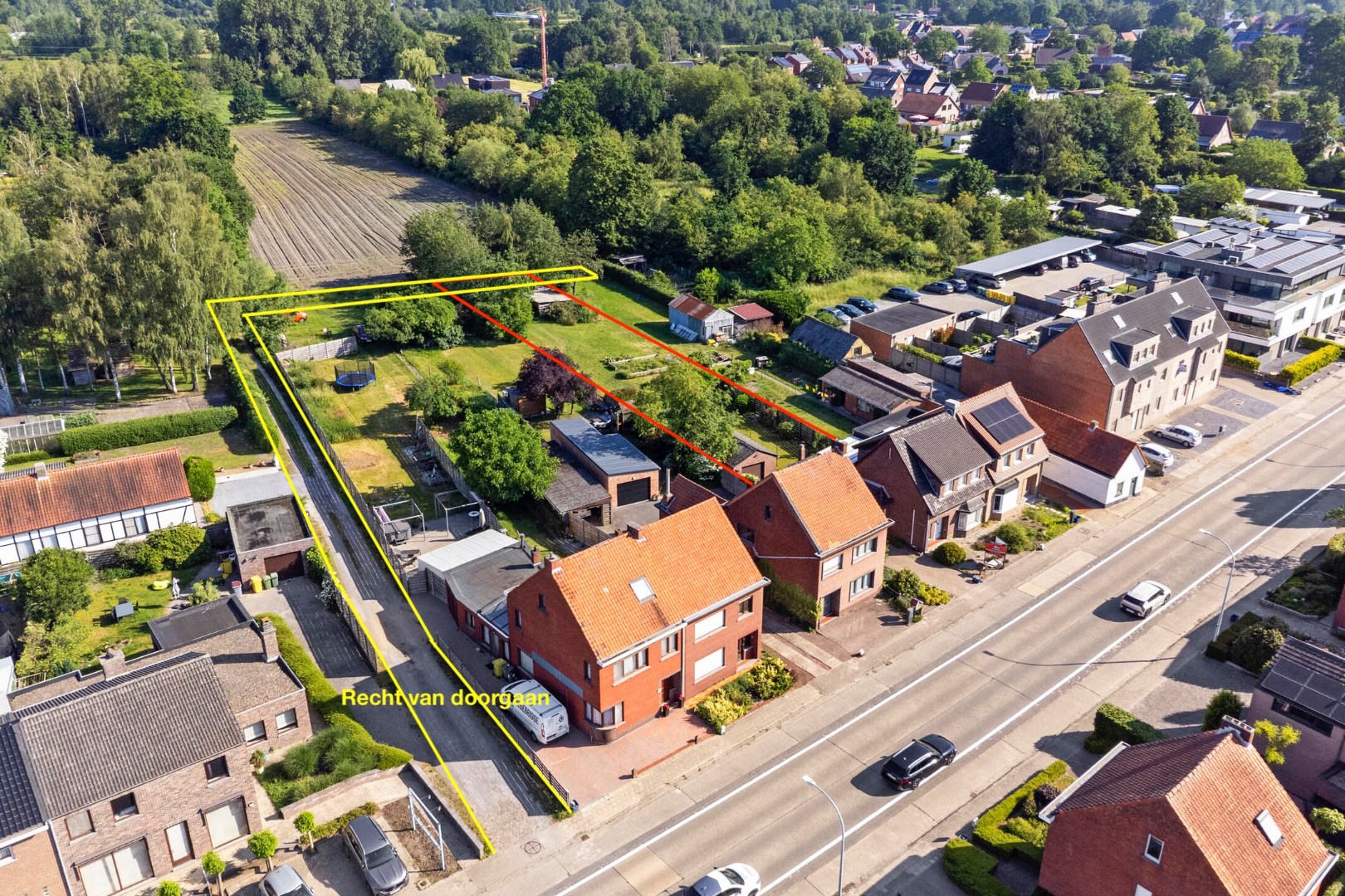 Halfopen bebouwing met 3 slpk., ruime tuin en garage in Mol 