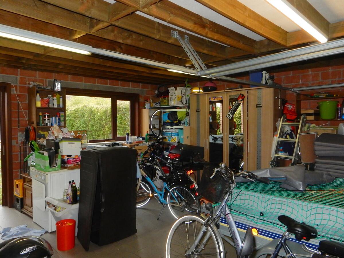 Gezellige rijwoning met tuin en een dubbele garage 