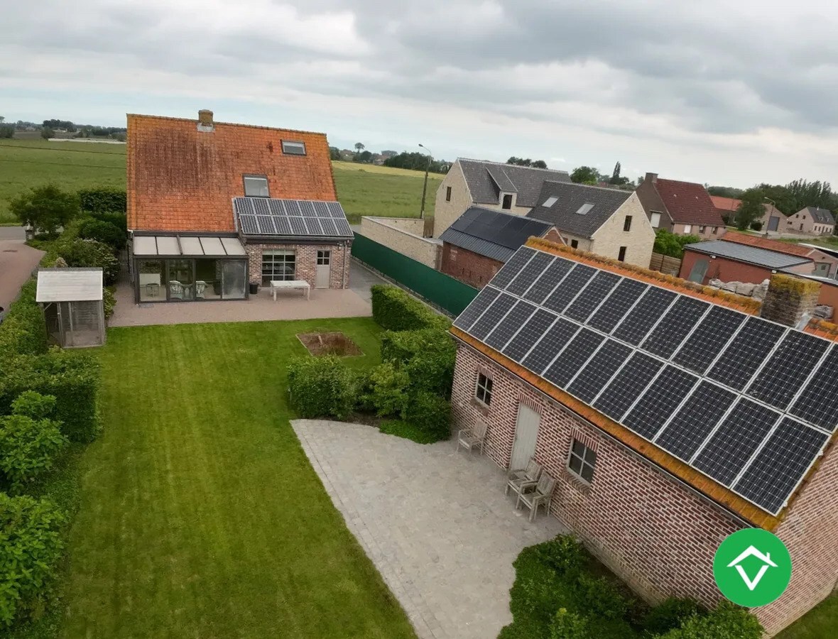 Alleenstaande woning met 4 slaapkamers en garage te Kortemark 