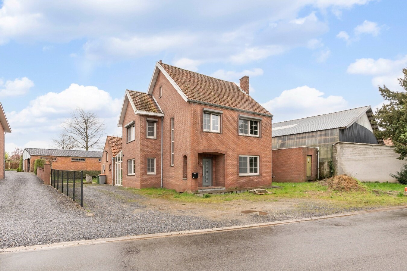 Ruime gerenoveerde woning in Niel-bij-As met 3 slaapkamers. 