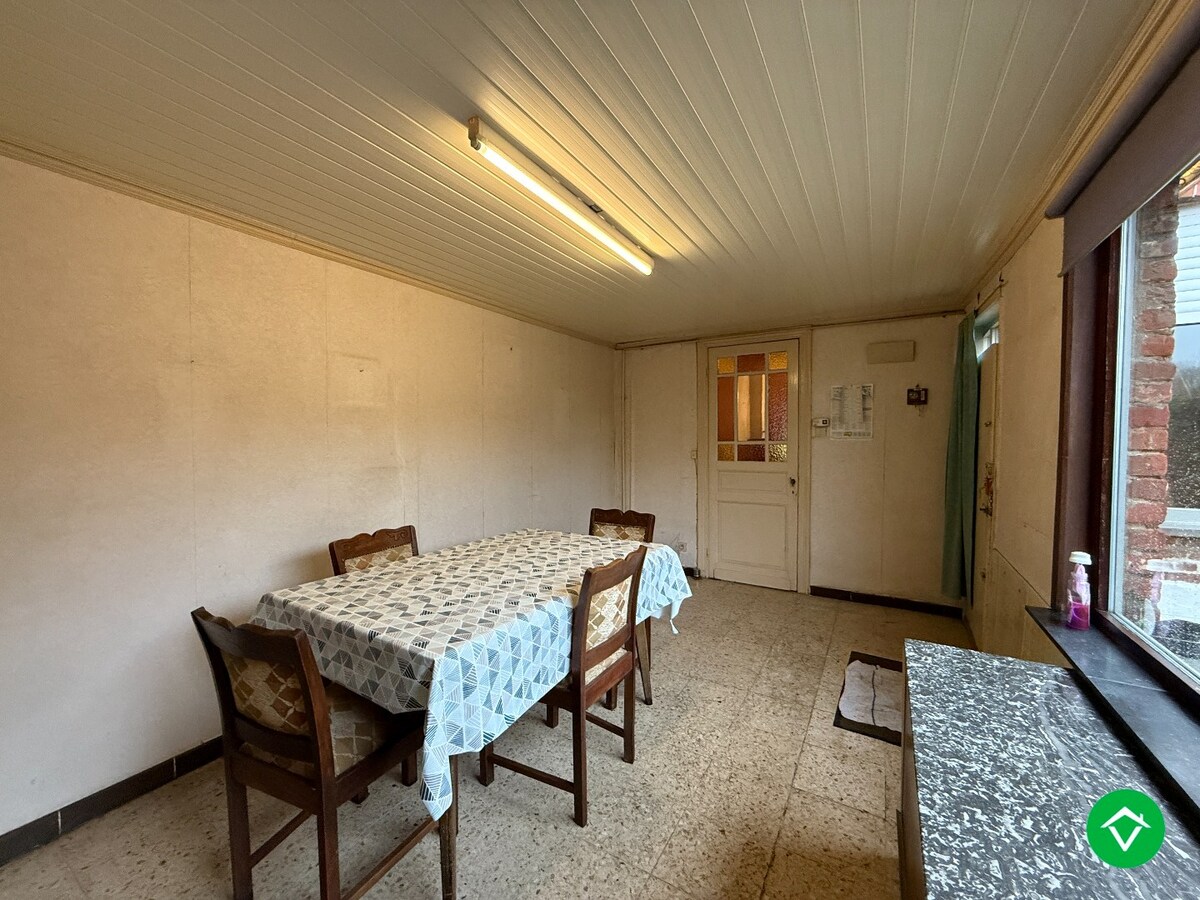 Ruime woning met 5 slaapkamers, garage en diepe tuin te Houthulst 