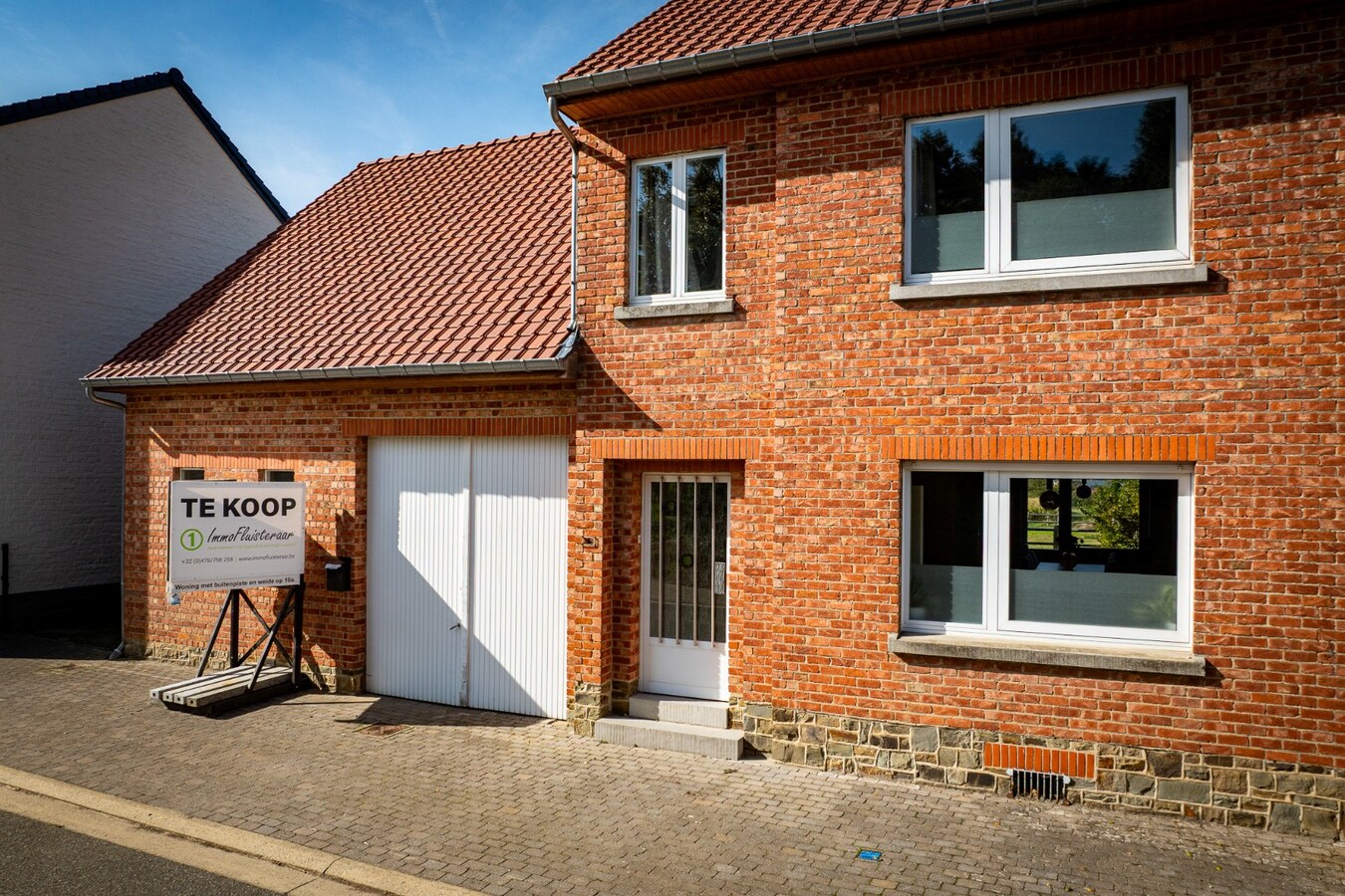 Renovated property with drained track and pasture on approximately 16 ares in Mielen-boven-Aalst. 