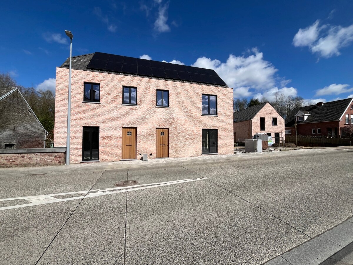 Gelijkvloerse woongelegenheid in hartje Dikkelvenne 