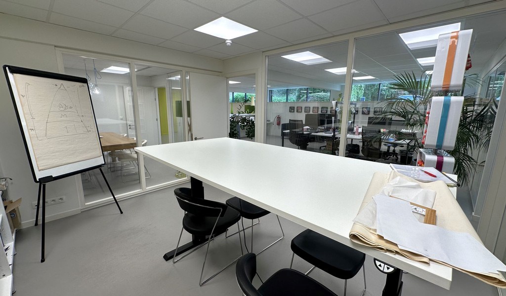 Instapklare kantoren te huur aan afrit E40 in Drongen