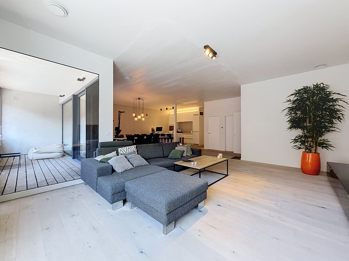 Luxueuze loft met ZW-terras en garage te centrum Aalst 