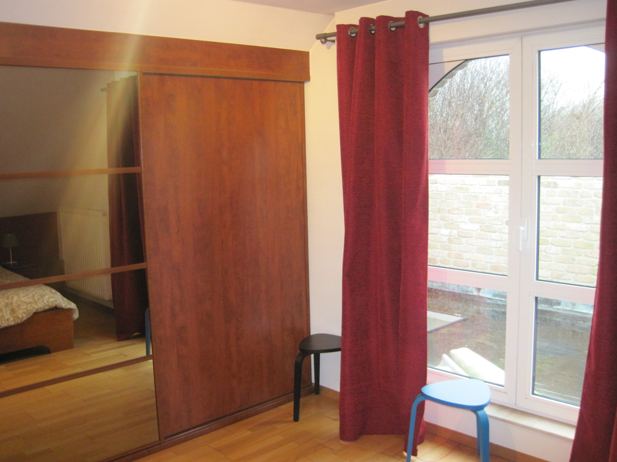 Eigentijdse villa met aangename tuin - rustig gelegen, én toch nabij N60 en E17. 