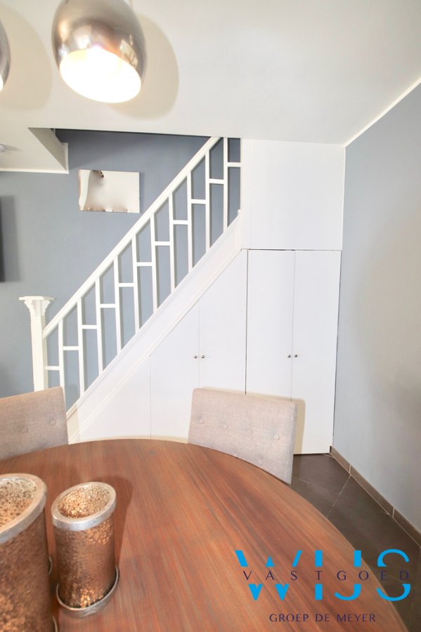 Tof woonhuis op een ideale locatie in OOSTEEKLO ! 