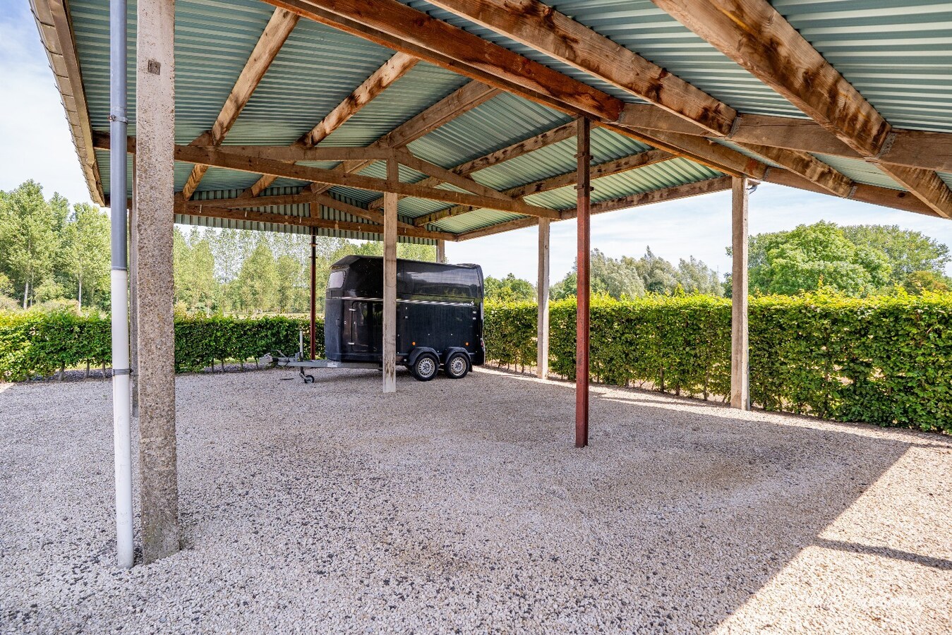 Uniek gelegen karaktervolle hoeve met twee stalgebouwen op ca. 2,4ha in Alken 