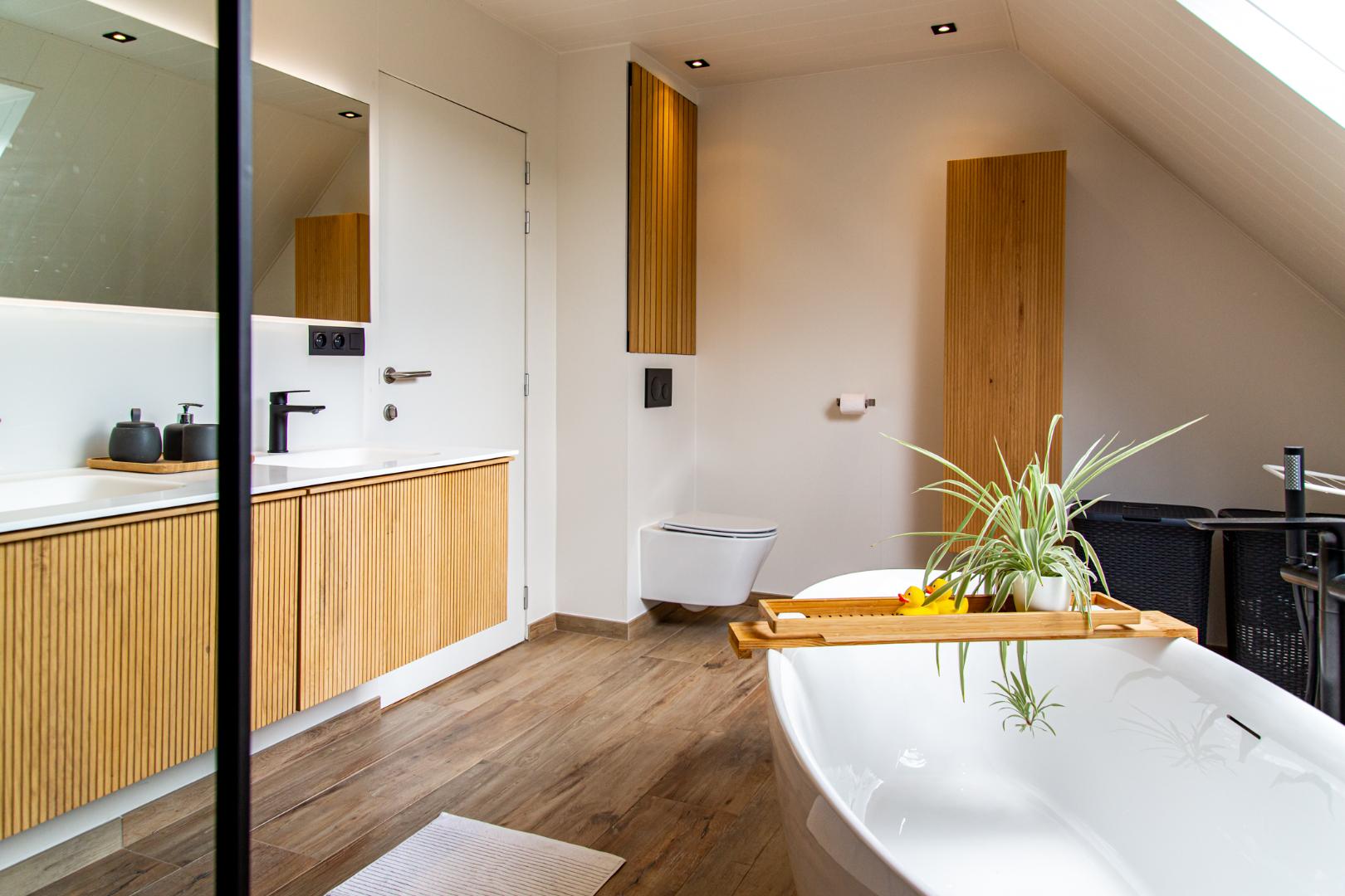 Eigentijdse woning met 3 slpks en prachtig aangelegde tuin 