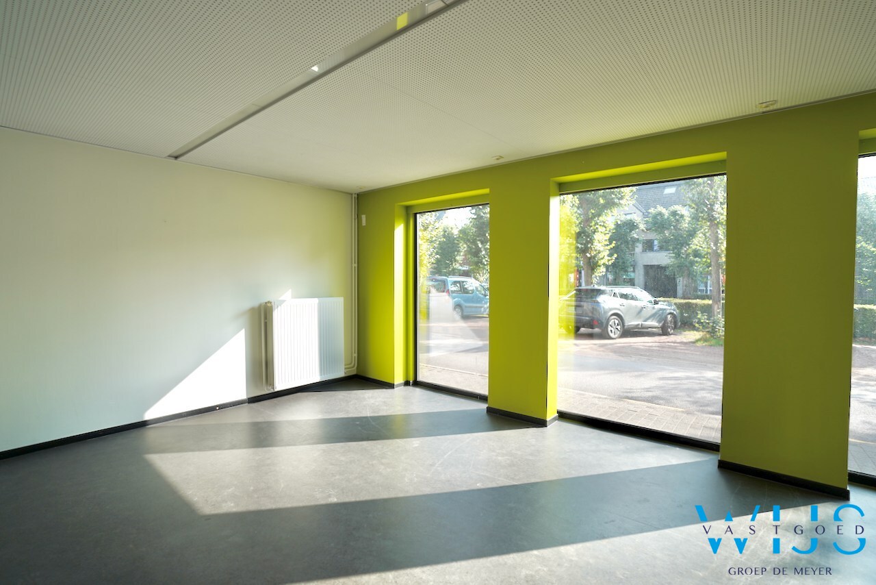 Ruim handelspand in de hoofdstraat van Ertvelde ! 