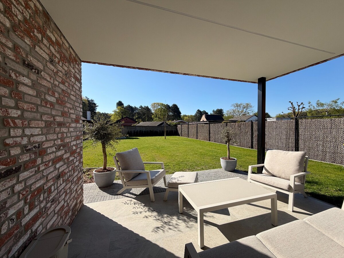 Volledig afgewerkte nieuwbouwwoning met 4 slaapkamers. 