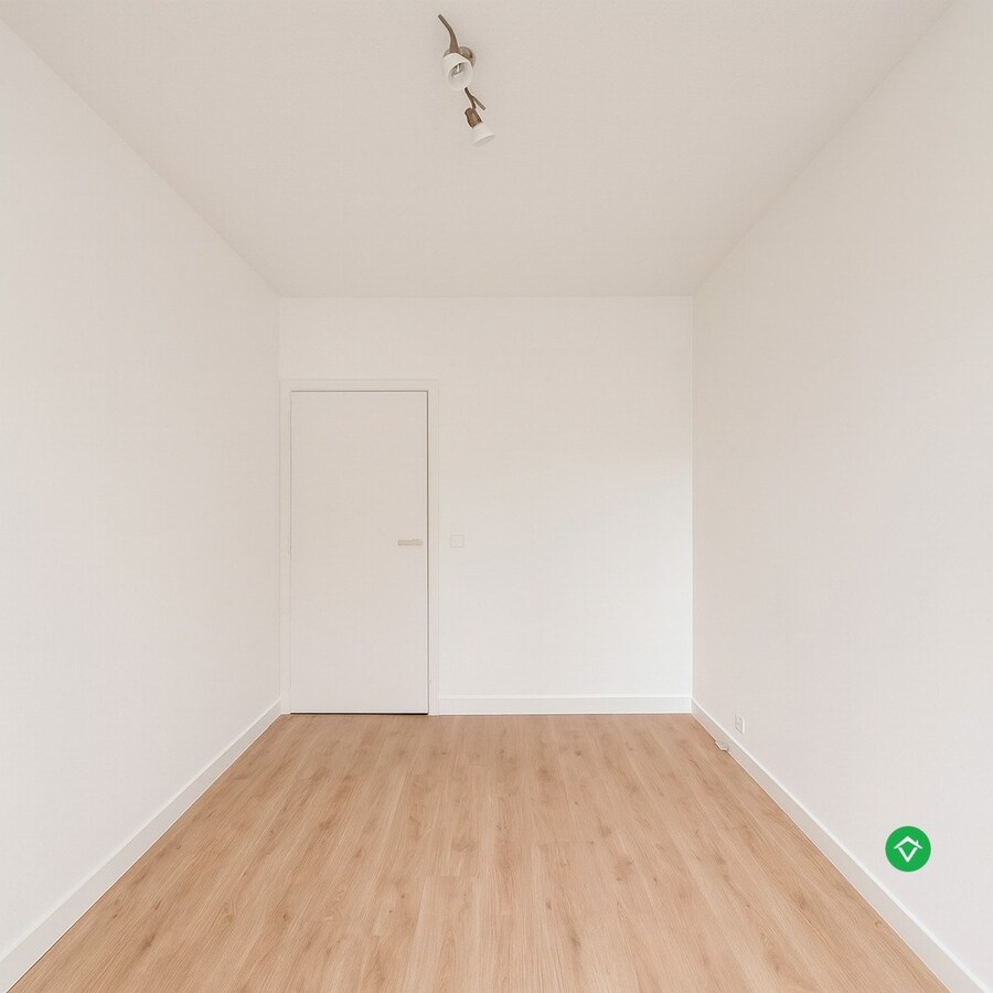 Gerenoveerd (2025) appartement in het centrum van Koekelare met garage 