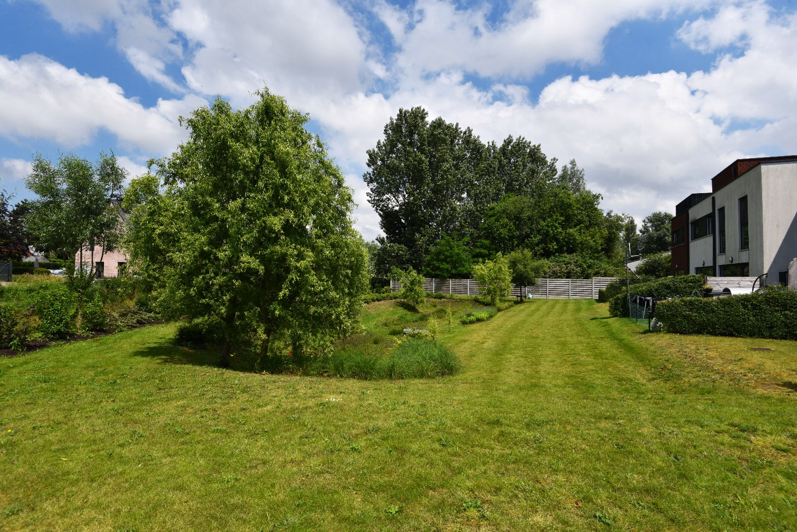 Recente woning met 3 slpks, tuin en 2 parkeerplaatsen te centrum Maldegem 