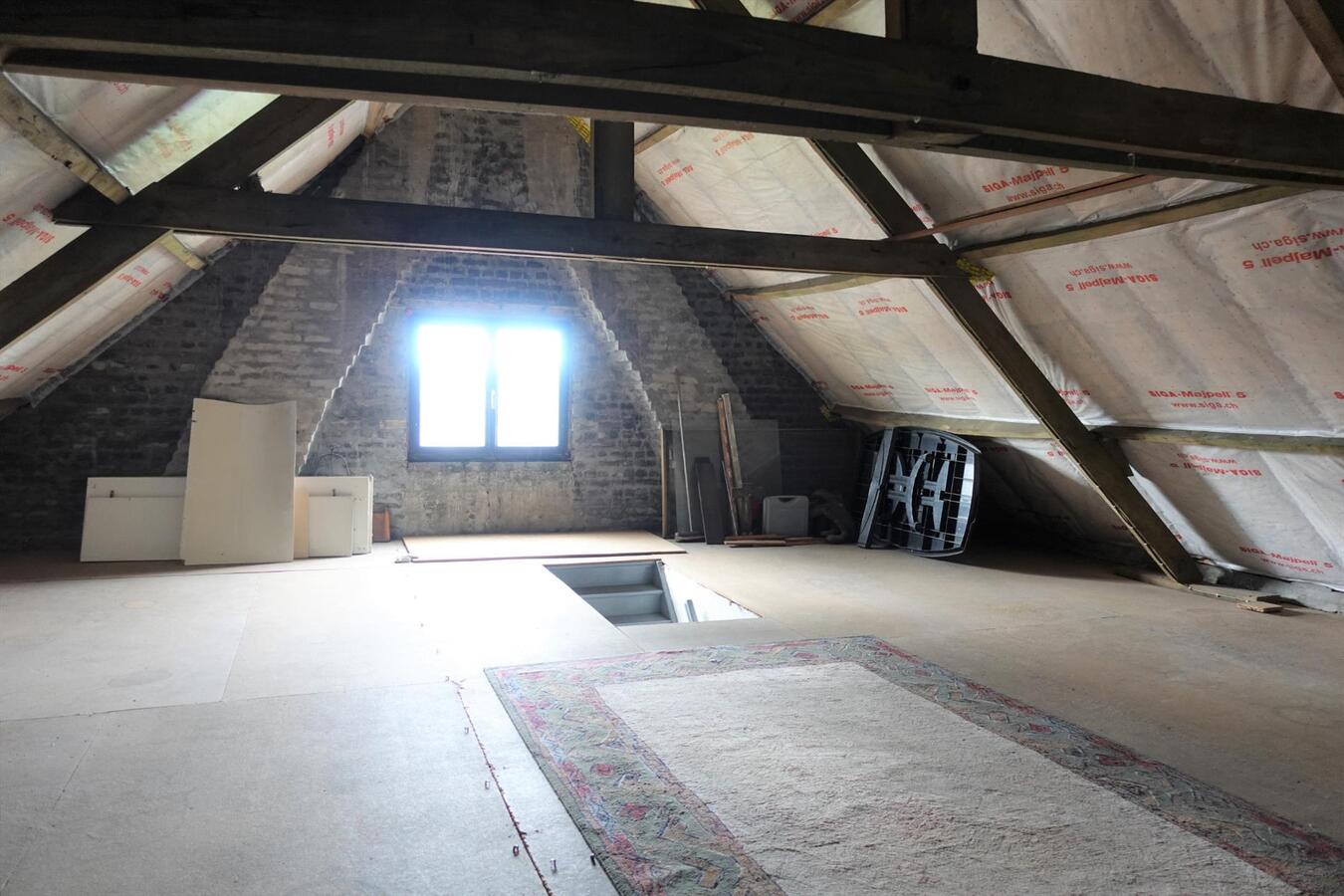 Ruime, op te knappen woning in centrum Zerkegem 