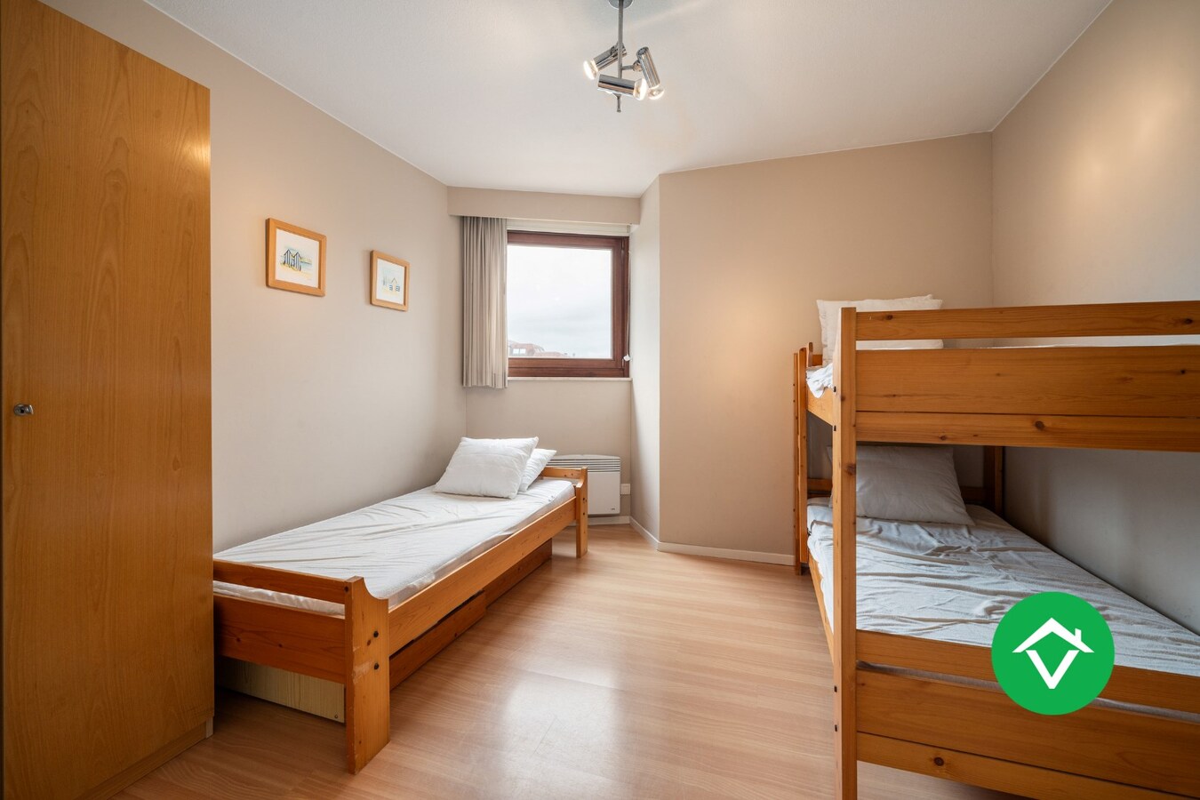 Instapklaar appartement met 2 slaapkamers en grote garage te Nieuwpoort 