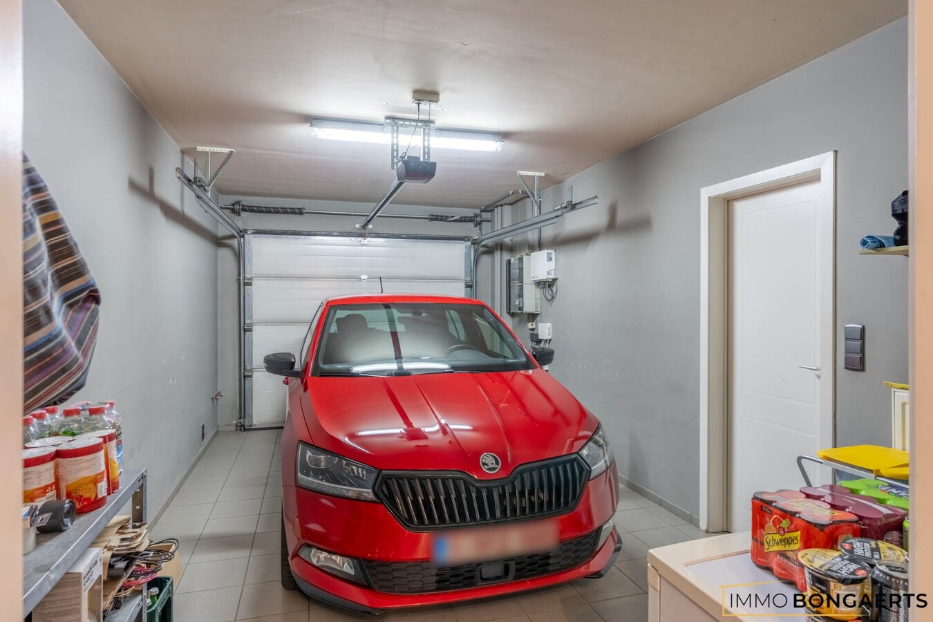 Ruime instapklare woning in het centrum van Neeroeteren met tuin, garage en 3 slaapkamers. 